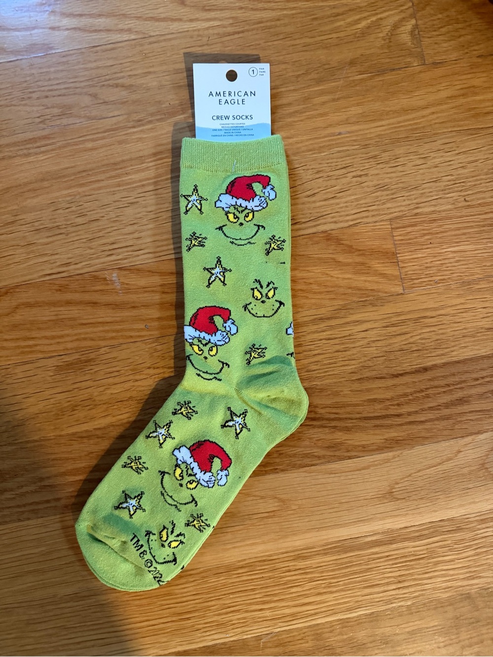 NWT American Eagle Outfitters Green Grinch Holiday Crew Socks